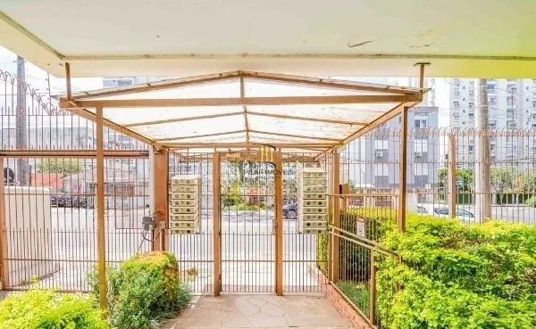 Apartamento no Passo D'areia de 1 dormitório e 2 vagas DESOCUPADO