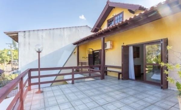 Casa sobrado no bairro Sarandi de 3 dormitórios e 2 vagas