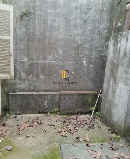 Apartamento no Centro térreo de 2 dormitórios com pátio