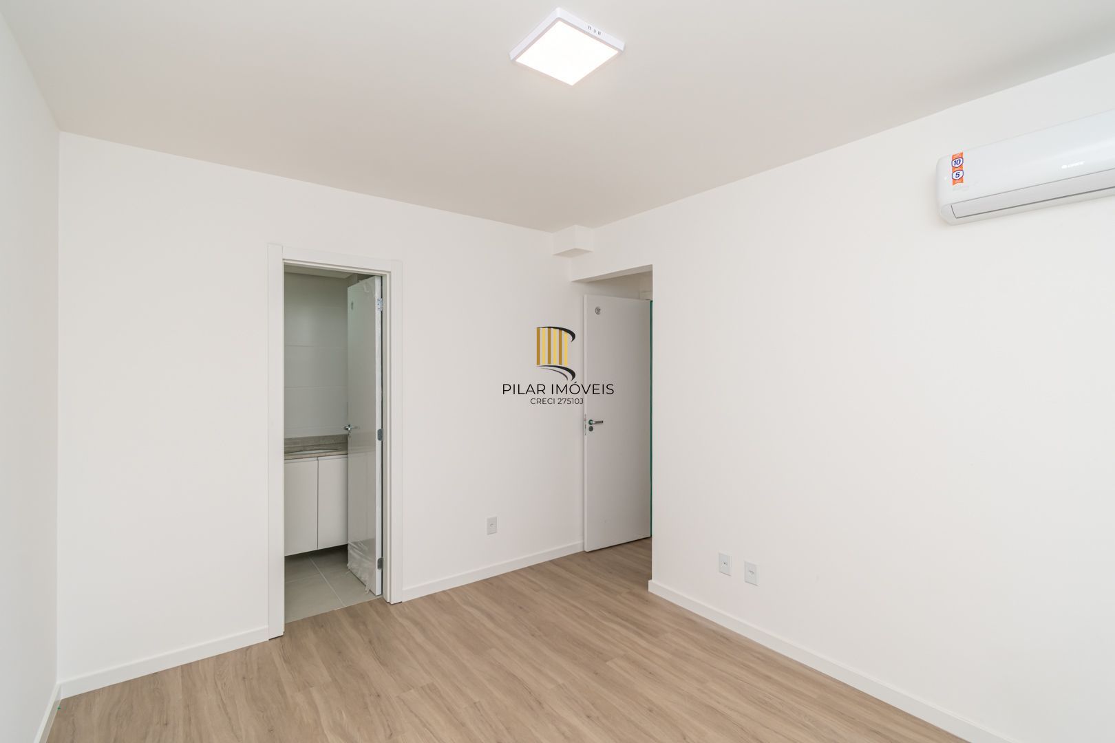 Apartamento de 2 dormitórios, vaga e infra no Passo D'areia