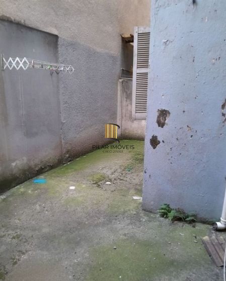Apartamento no Centro térreo de 2 dormitórios com pátio