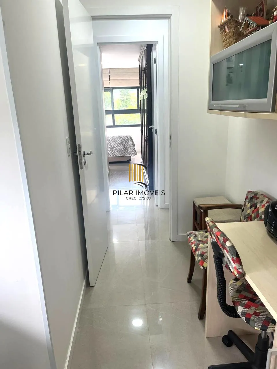 Apartamento no bairro Cristal de 2 dormitórios e vaga MOBILIADO