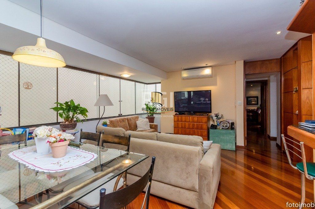 Cobertura para Venda - 248.34m², 3 dormitórios, sendo 1 suites, 3 vagas - Petrópolis