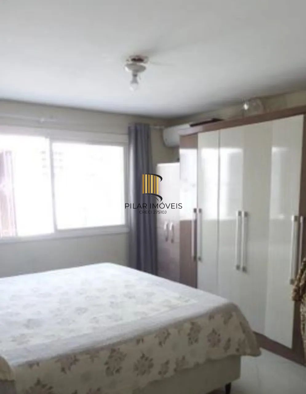 Casa 3 dormitórios no bairro Piratini