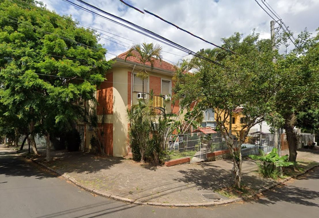 Casa sobrado no Petrópolis com 7 dormitórios e 4 vagas