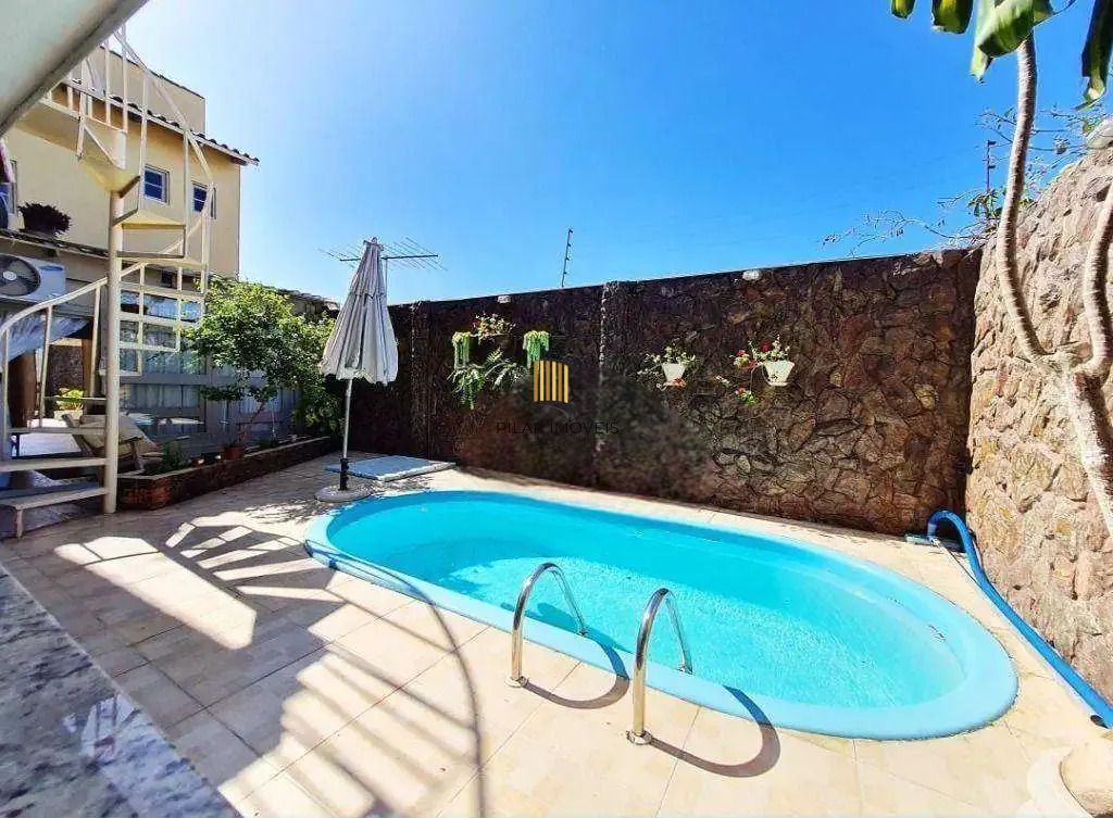 Sobrado 3 dormitórios no bairro Jardim Algarve