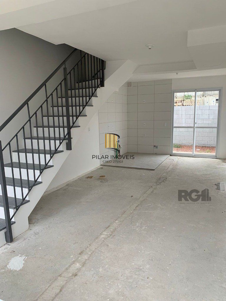 Sobrado novo com aproximadamente 88m² no bairro Vila Nova.