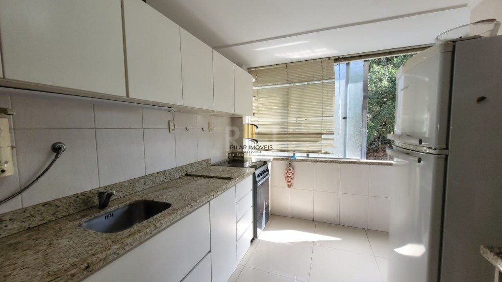 Apartamento no Petrópolis de 2 dormitórios e vaga