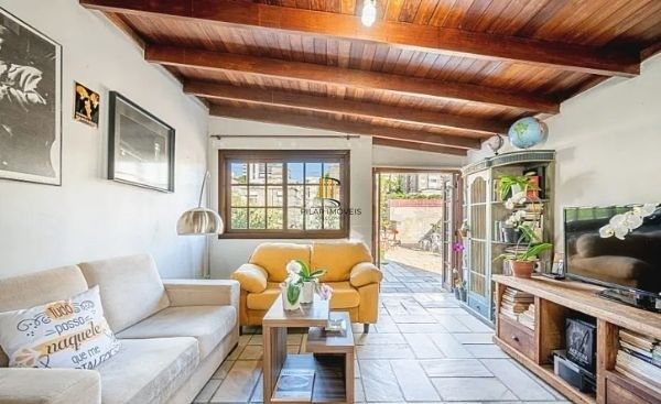 Cobertura duplex no bairro Petrópolis de 3 dormitórios vaga e terraço