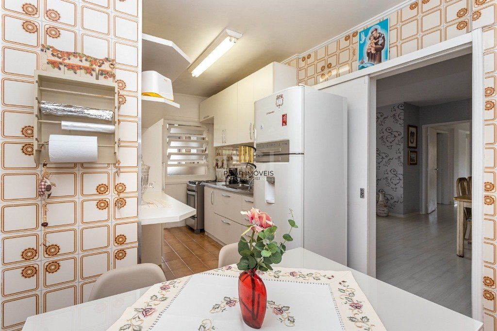 Apartamento de 03 dormitórios (01suíte), com vaga, no bairro São João, em Porto Alegre RS