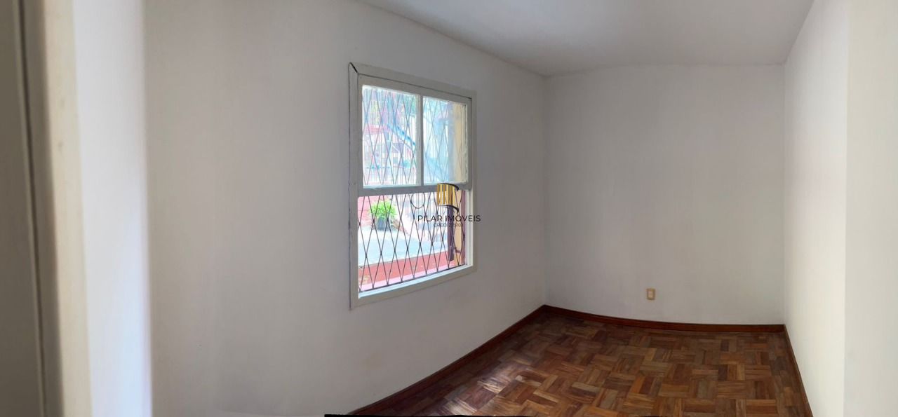 Apto 2 dormitorios, banheiro, sala, cozinha.