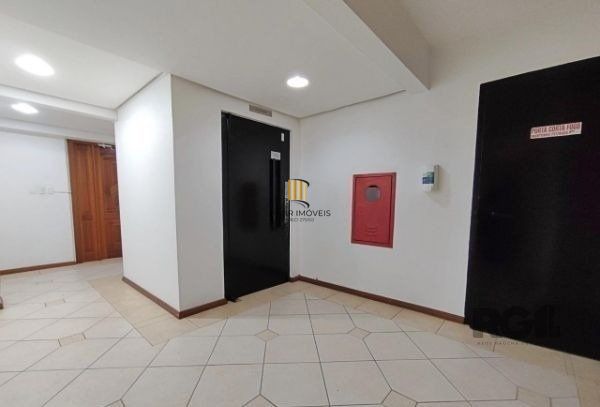 Sala / Conjunto comercial no Partenon com 32m² desocupada fundos