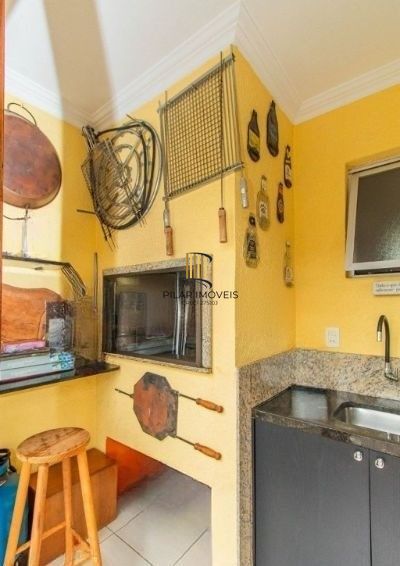 Cobertura duplex no bairro Auxiliadora de 2 dormitórios  2 vagas e terraço