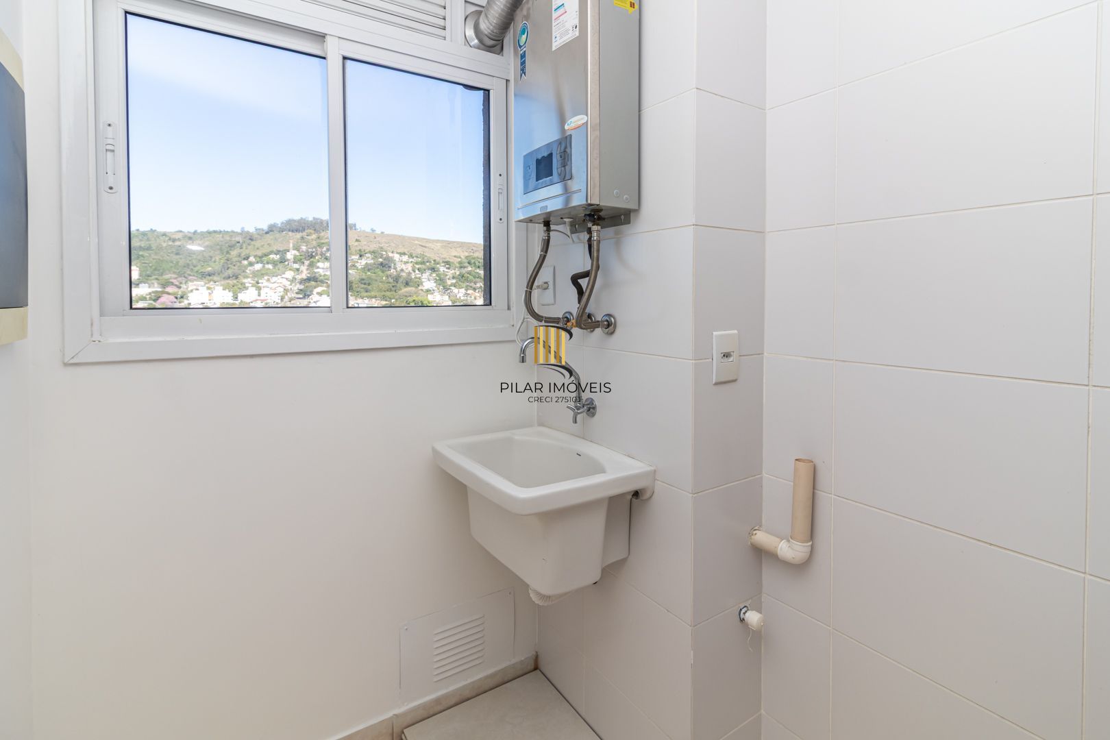 Apartamento no bairro Teresópolis de 2 dormitórios vaga e infra