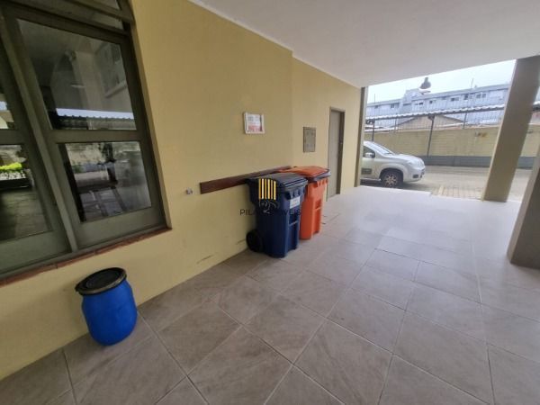 Apartamento no Cristal de 2 dormitórios, dependência e vaga