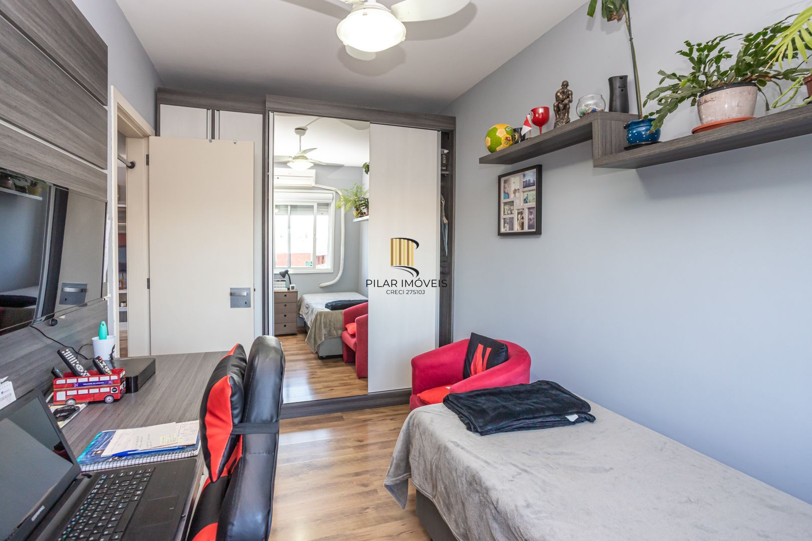 Apartamento no Cristal de 3 dormitórios , 2 vagas e infra