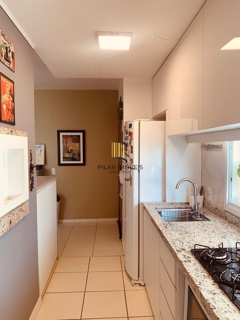 Apartamento no bairro Camaquã de 2 dormitórios vaga e infra