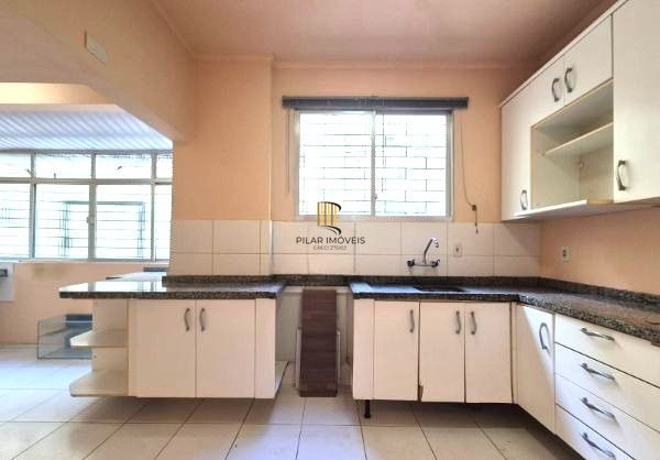 Apartamento no Centro de 2 dormitórios DESOCUPADO