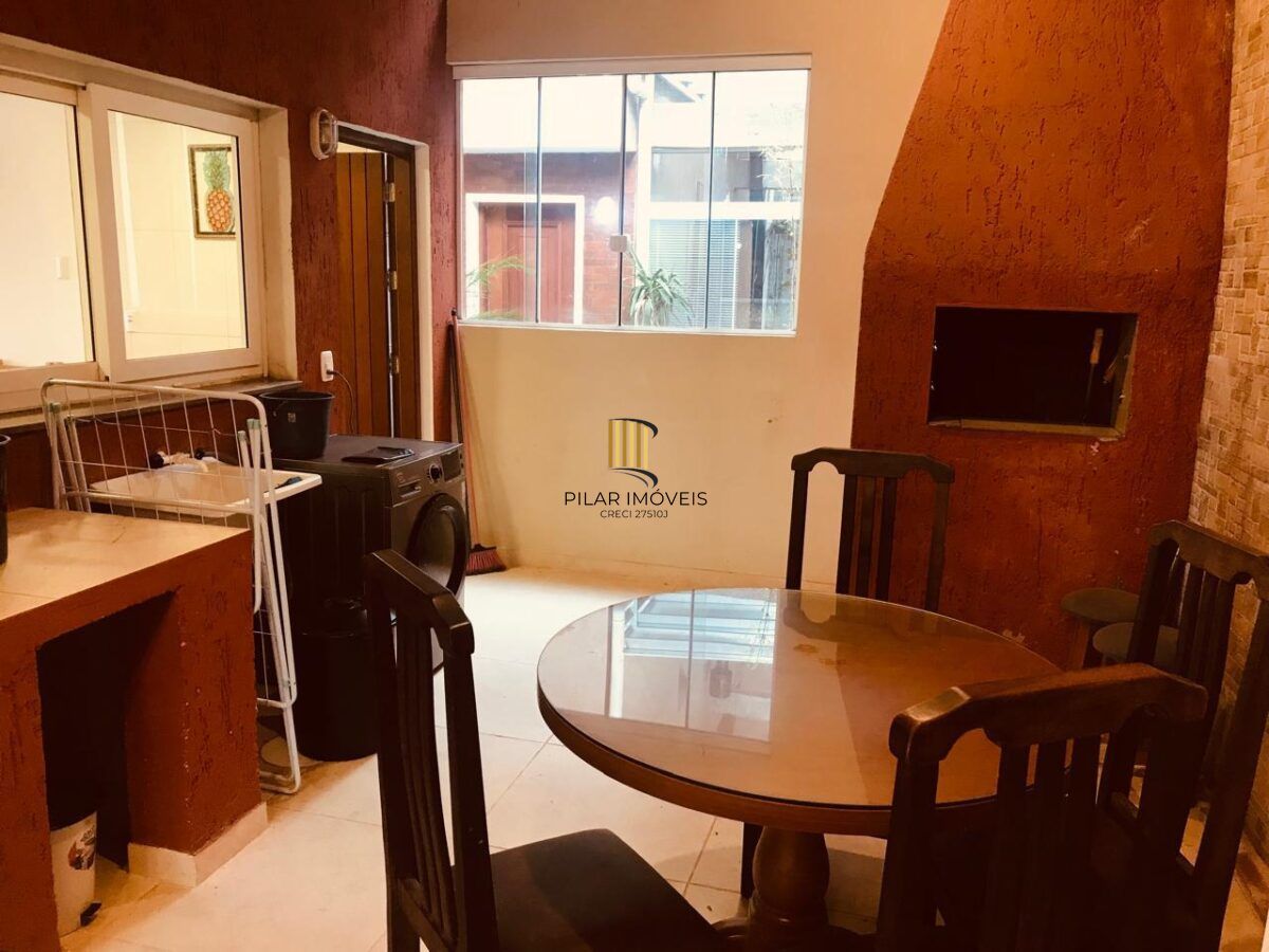 Casa em Canela no bairro Vila Maggi de 3 dormitórios