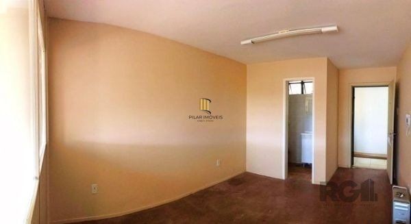 Sala / Conjunto comercial no Partenon com 32m² desocupada fundos