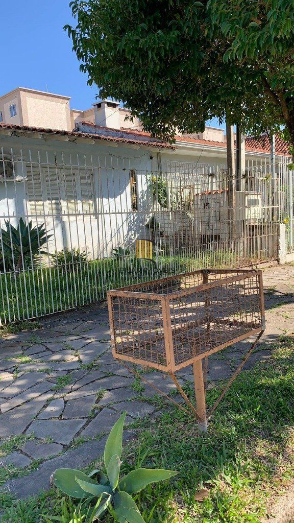 Casa 4 dormitórios 3 banheiros garagem coberta para 3 + carros