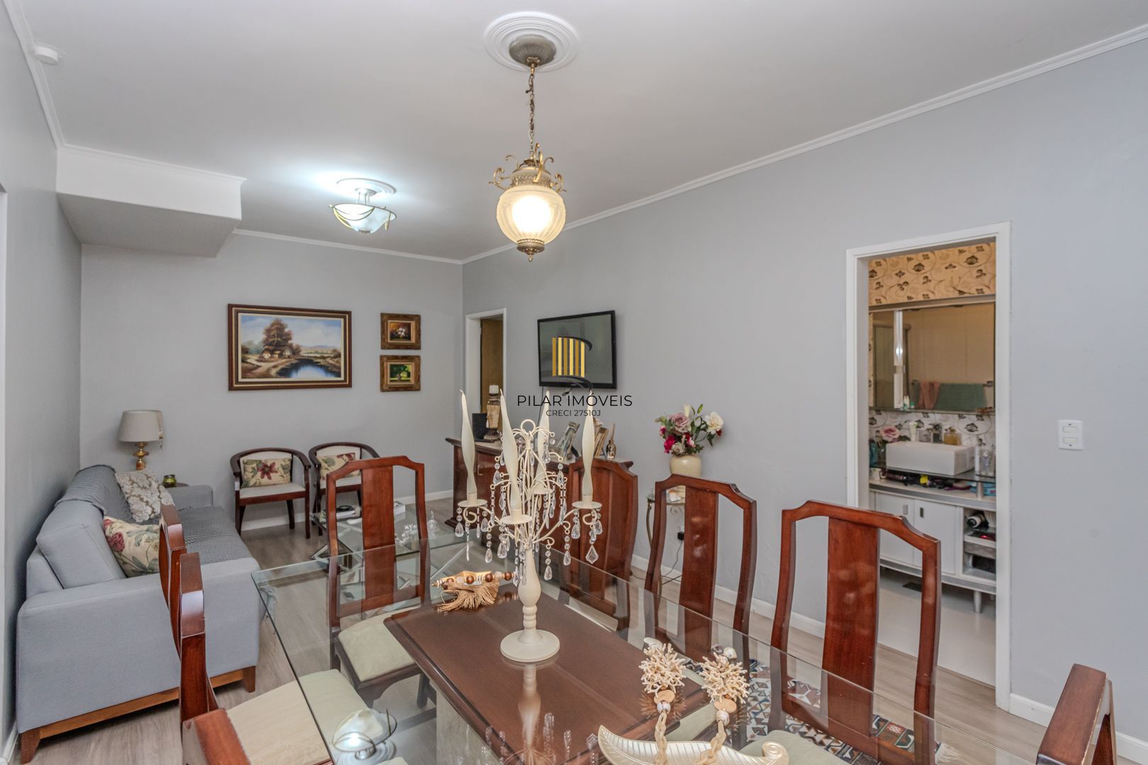 Prédio Residencial no Passo D'areia com 8 dormitórios e 8 vagas