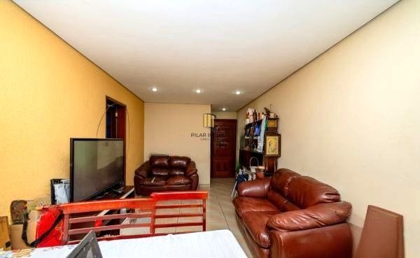 Apartamento no bairro Tristeza de 2 dormitórios e dependência