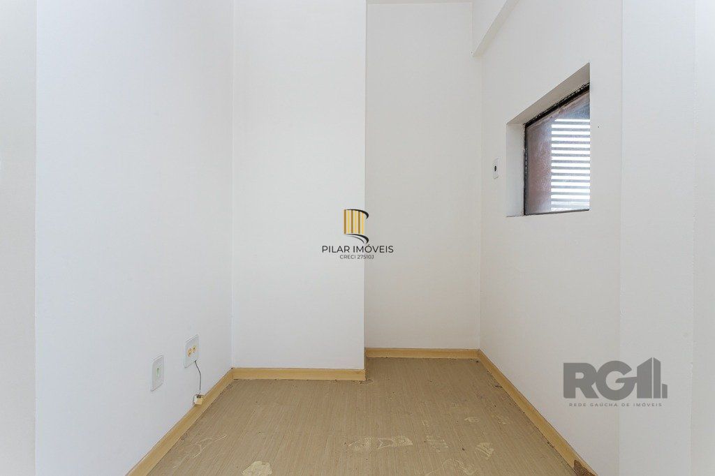 Sala Comercial no Menino Deus desocupada