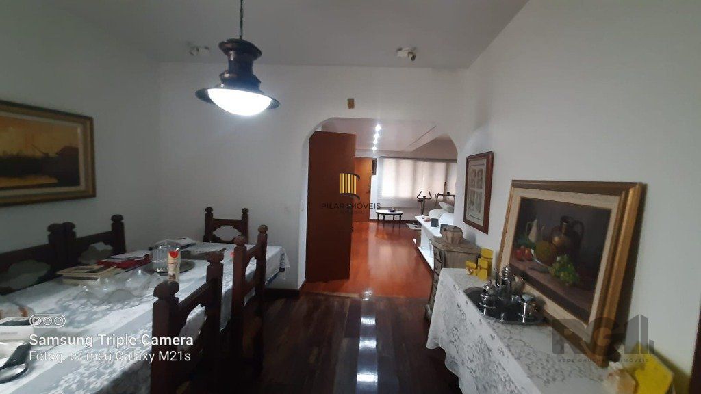 Casa 4 Dormitório(s) Bairro Nonoai