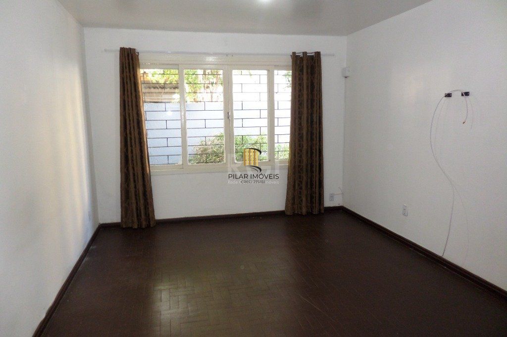 Casa no bairro Jardim Botânico de 3 dormitórios e 2 vagas