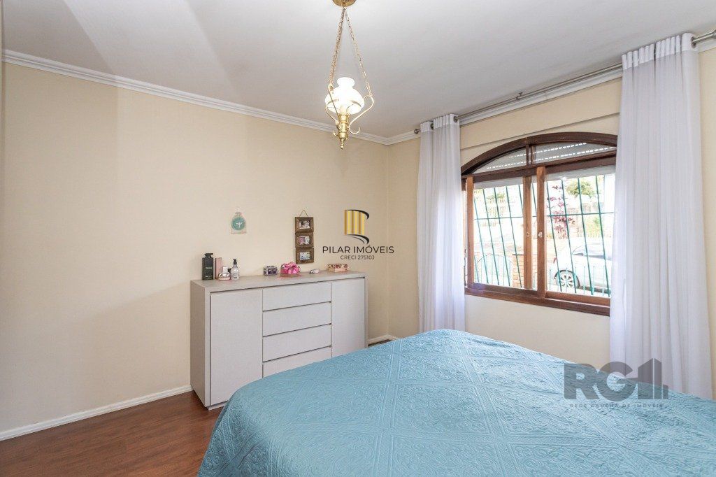 Casa no bairro Vila Ipiranga de 3 dormitórios e 3 vagas