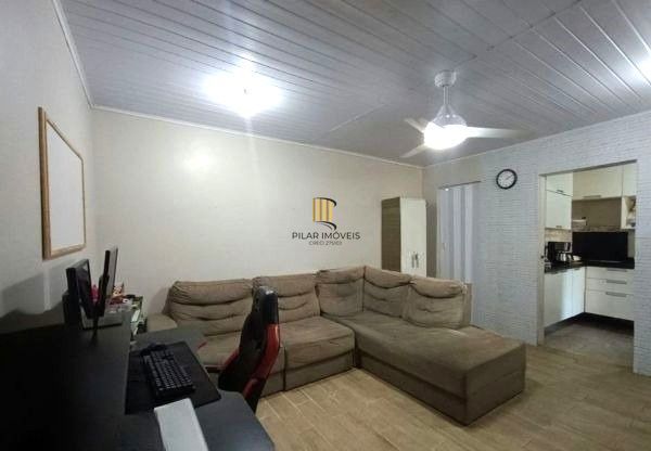 Casa no bairro Jardim do Salso com 2 dormitórios e 4 vagas