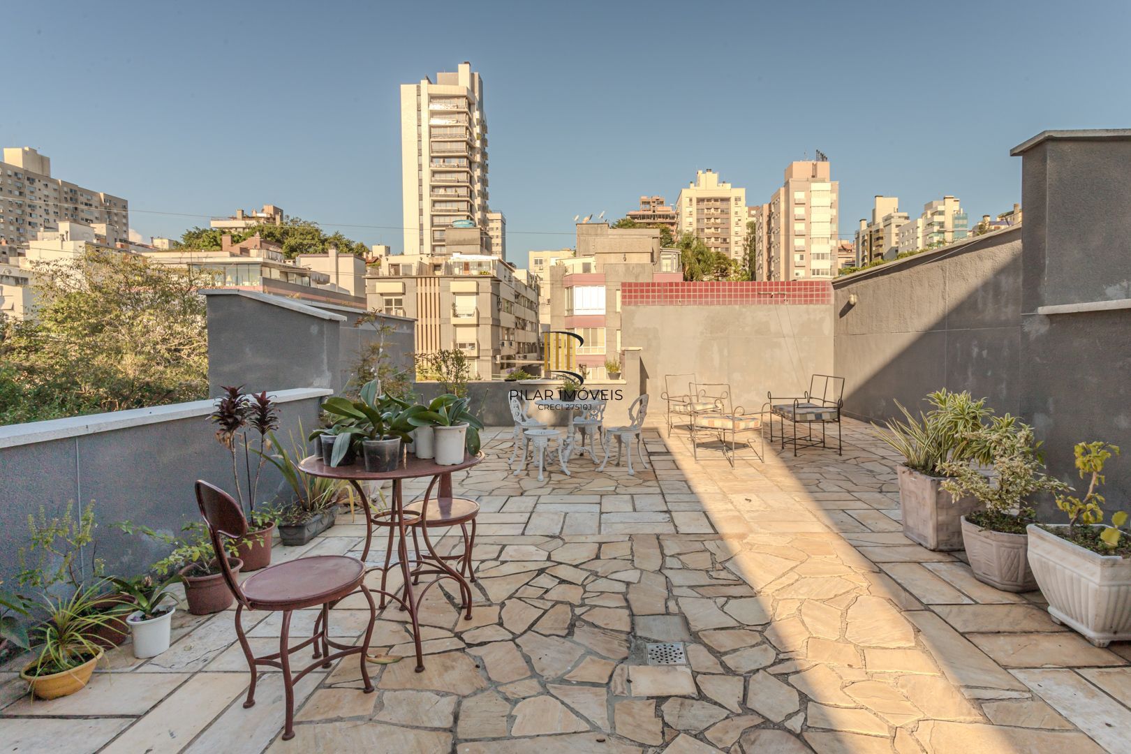 Cobertura duplex no bairro Petrópolis de 3 dormitórios vaga e terraço