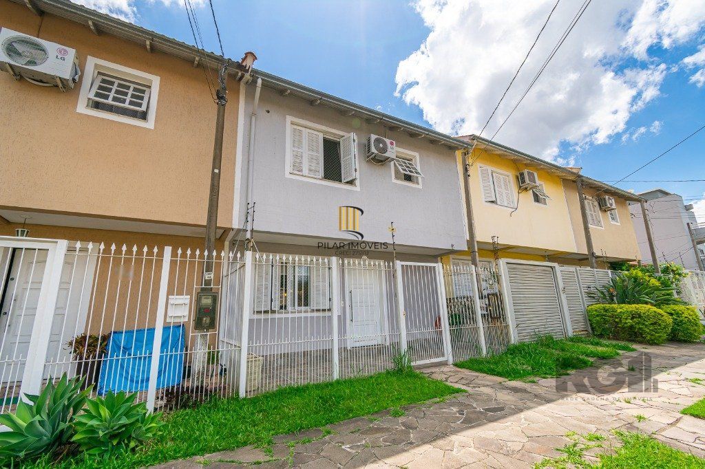 Casa sobrado no Sarandi de 3 dormitórios e vaga