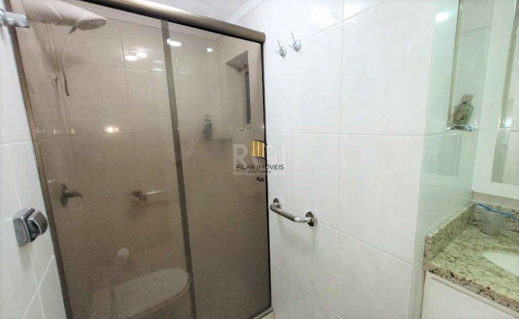 Apartamento no Petrópolis de 2 dormitórios e vaga