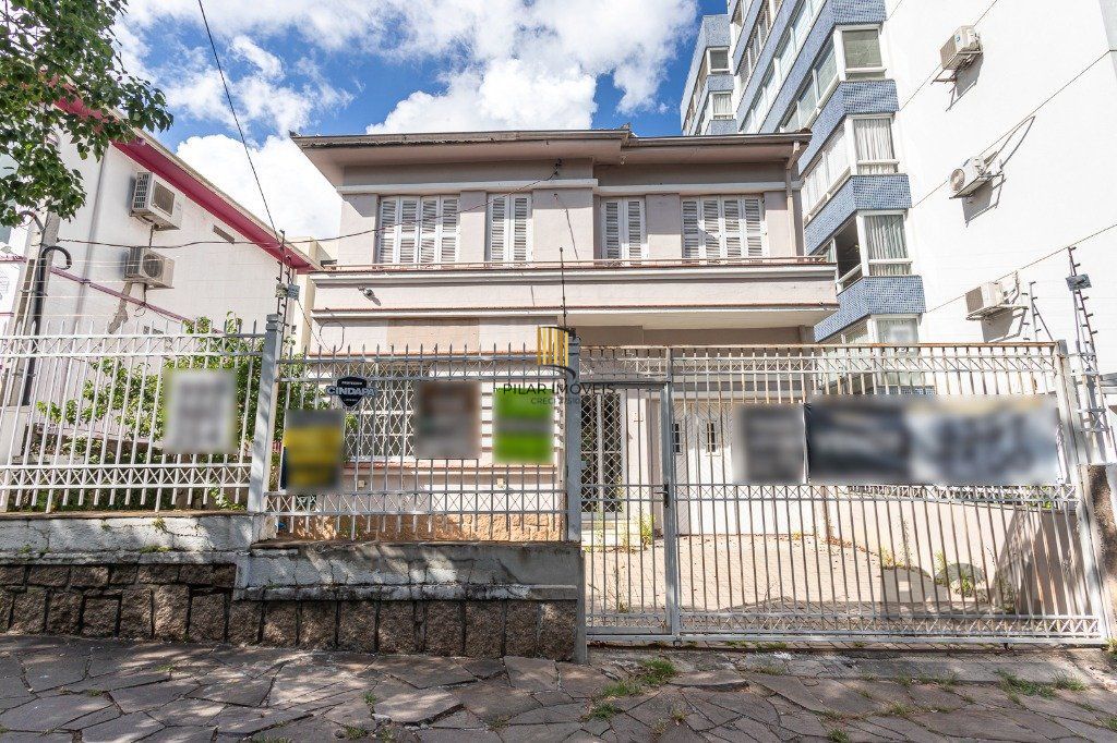 Casa Espaçosa de 3 Dormitórios à Venda no Bairro Moinhos De Vento!