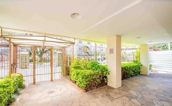 Apartamento no Passo D'areia de 1 dormitório e 2 vagas DESOCUPADO