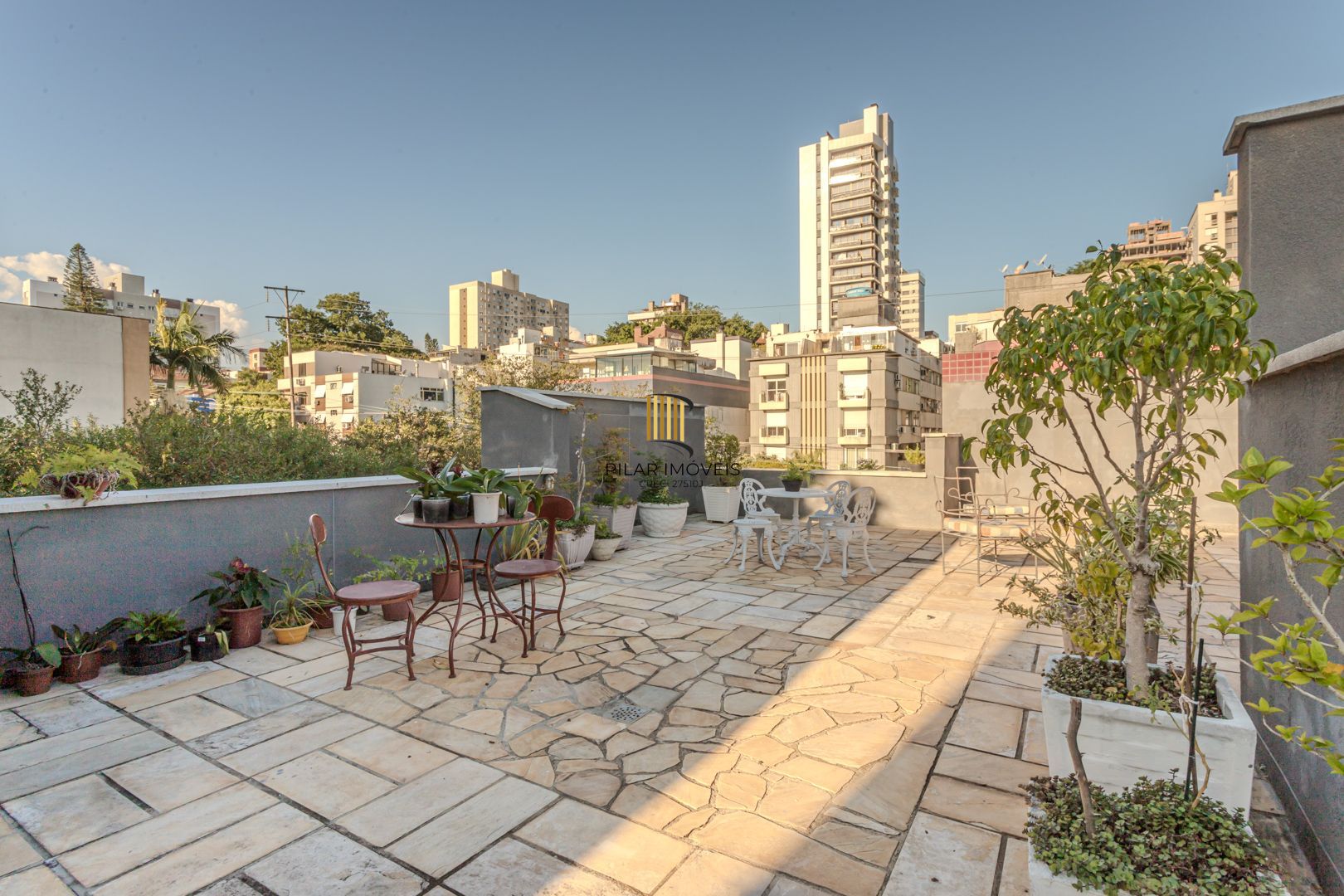 Cobertura duplex no bairro Petrópolis de 3 dormitórios vaga e terraço