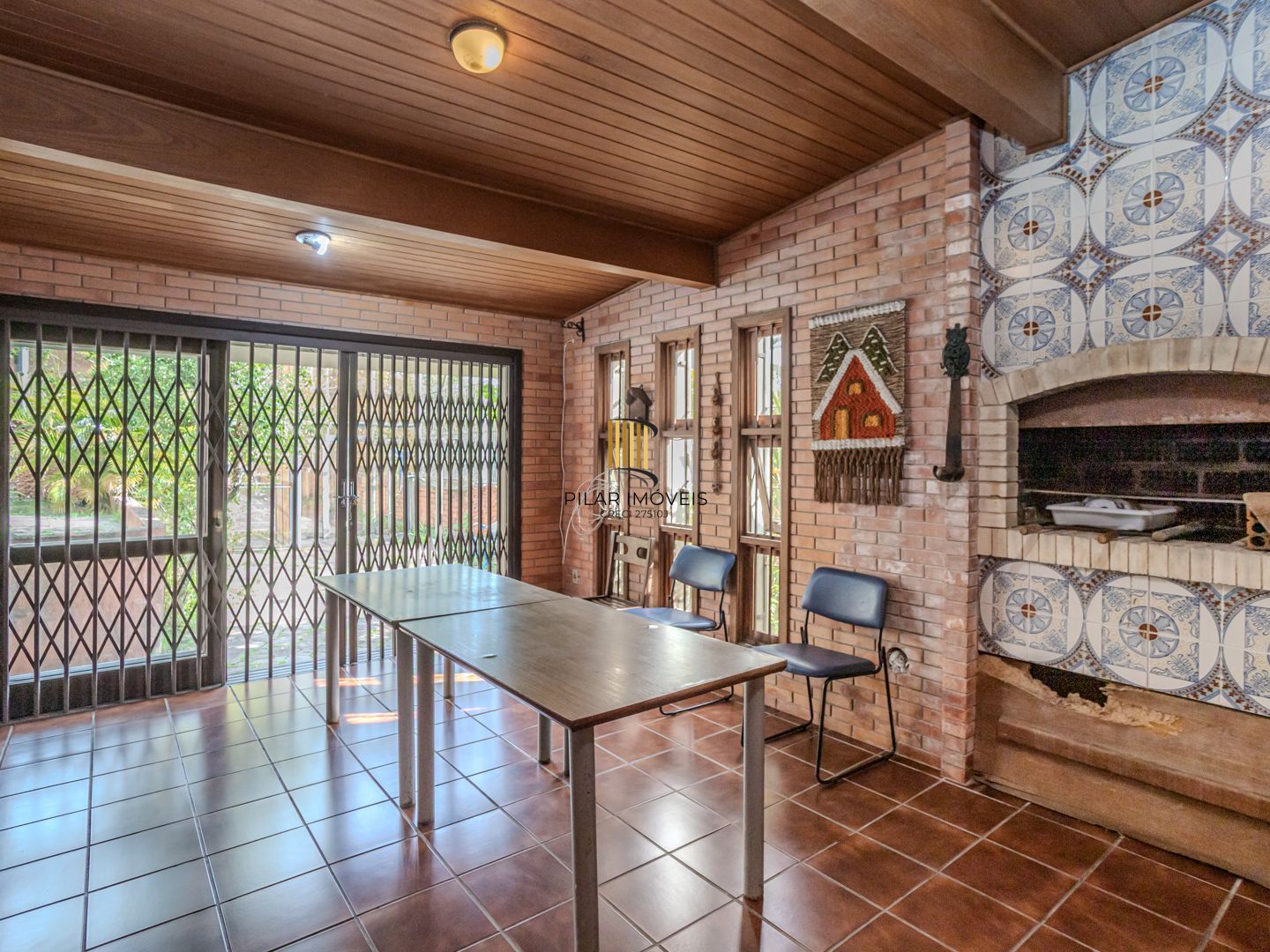 Casa sobrado no Menino Deus de 3 dormitórios e 3 vagas