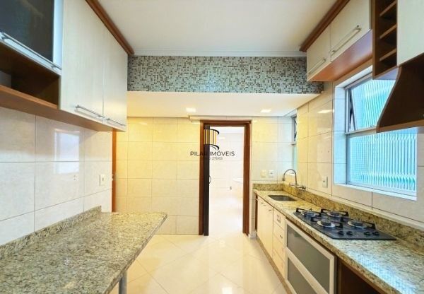 Apartamento no bairro Santana de 3 dormitórios e vaga DESOCUPADO