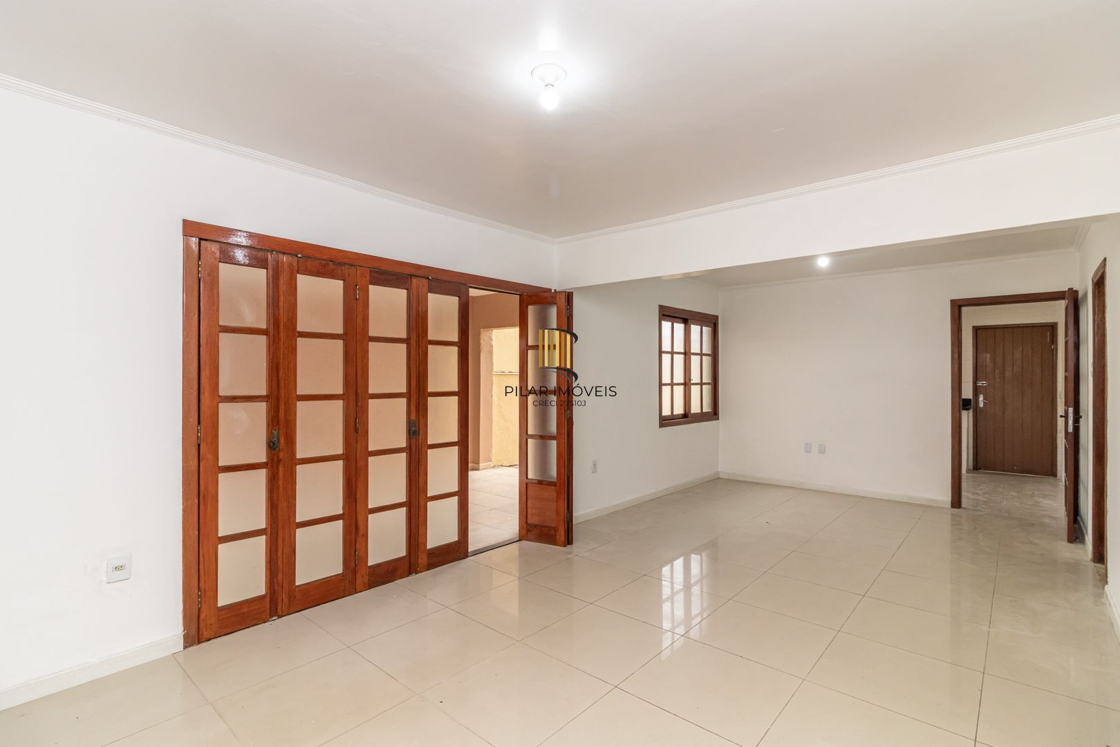 Casa no bairro Sarandi com 4 dormitórios e 4 vagas