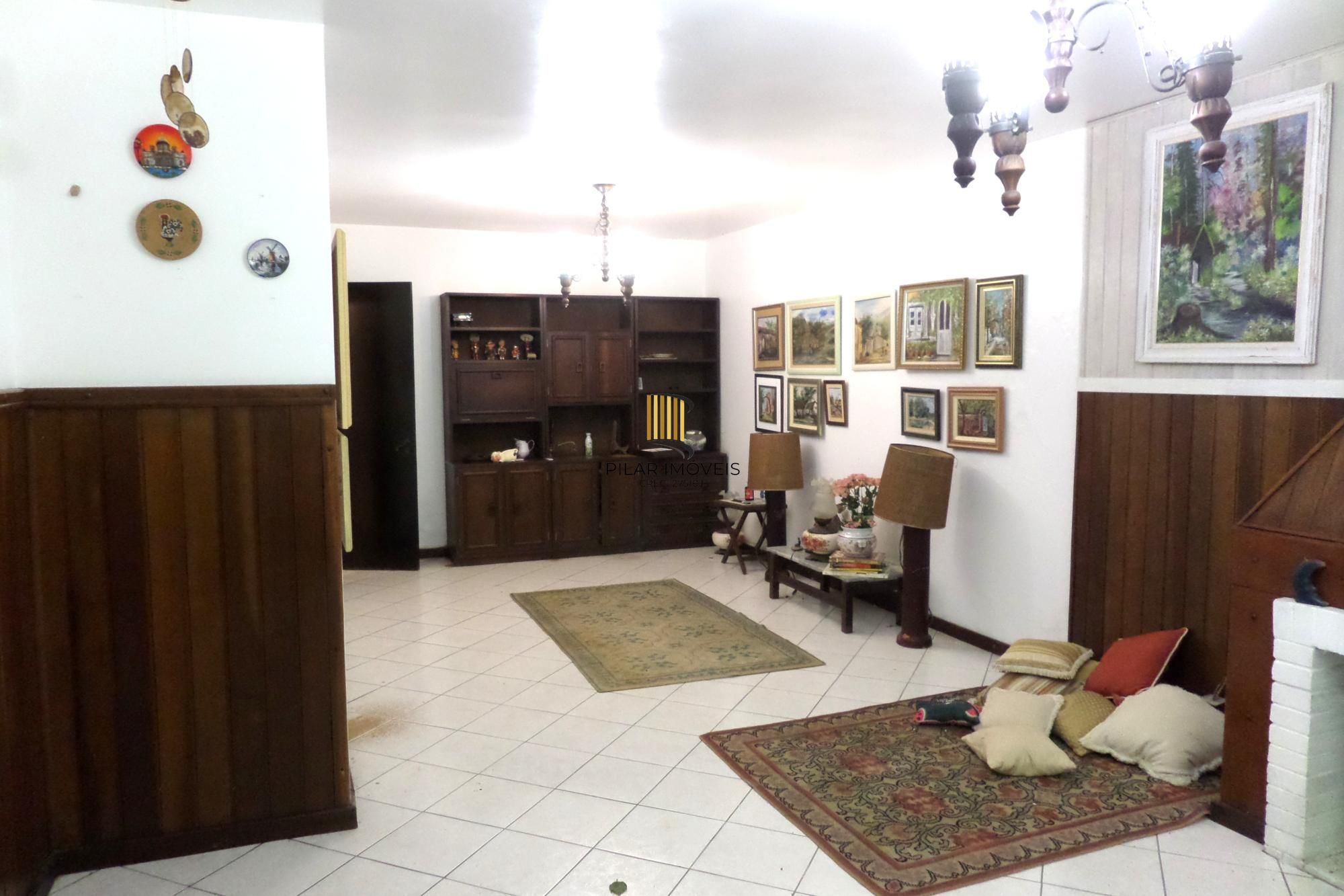 Casa no bairro Ipanema de 3 dormitórios e 2 vagas