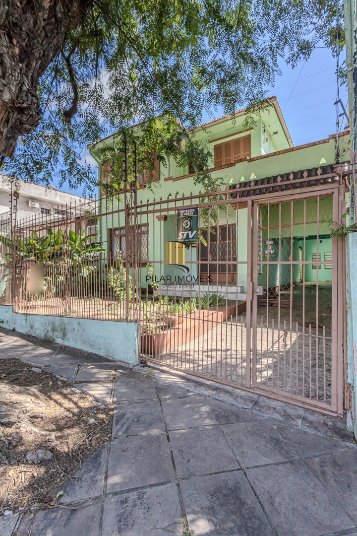 Casa sobrado no Partenon com 5 dormitórios e 4 vagas