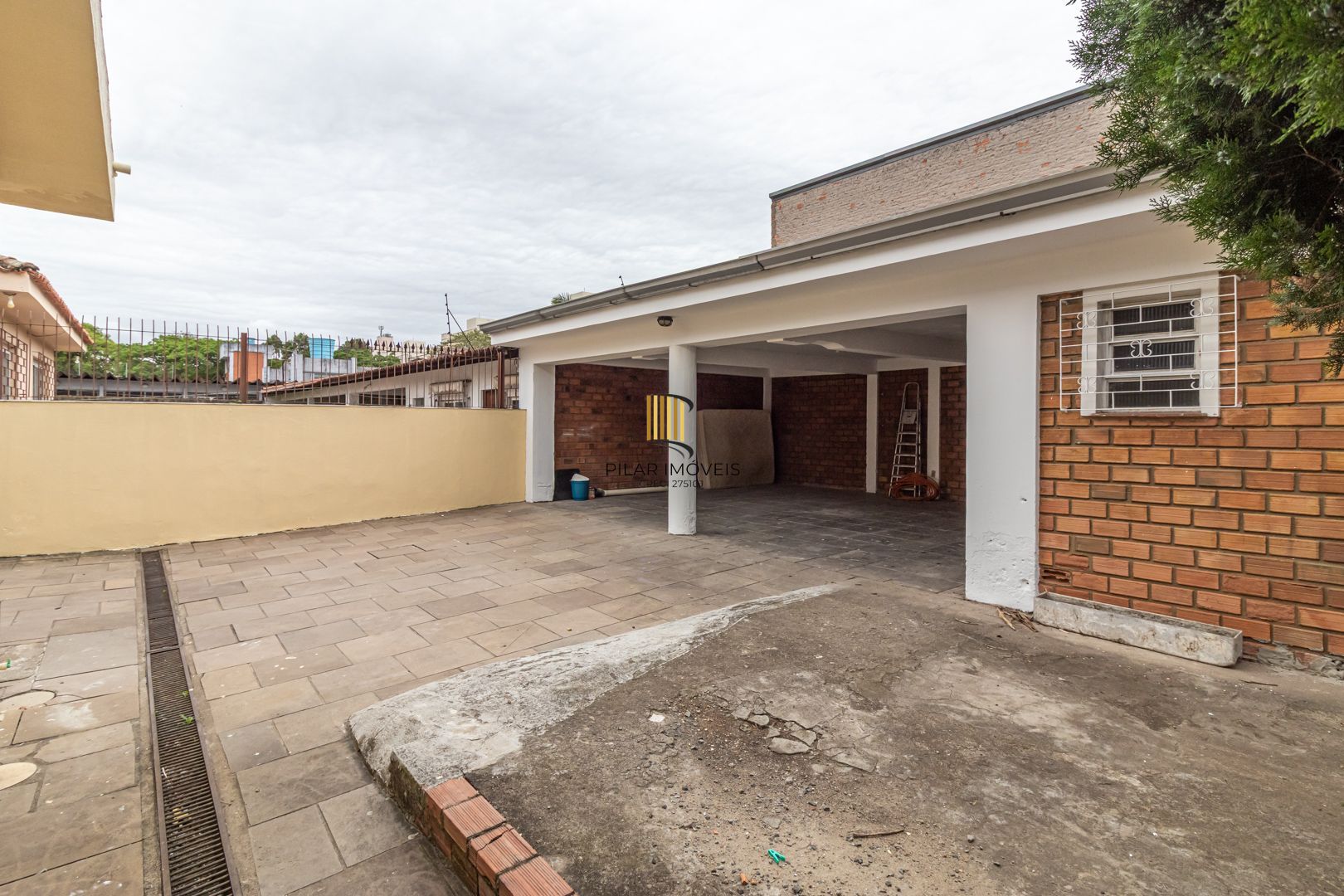 Casa no bairro Sarandi com 4 dormitórios e 4 vagas