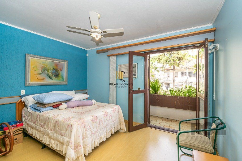 Sobrado de 4 dormitórios no Moinhos de Vento