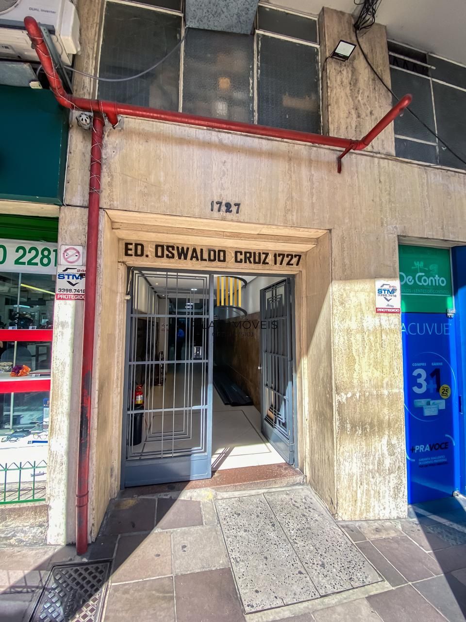 Sala comercial Andradas com terraço nos fundos