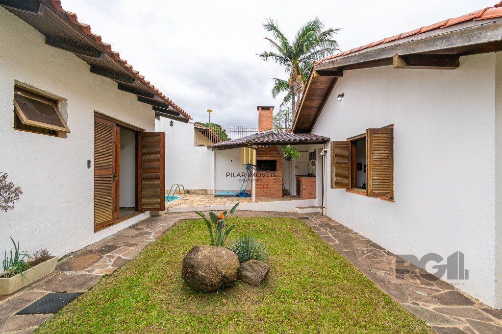 Casa no Jardim Itu com 5 dormitórios e 2 vagas e piscina