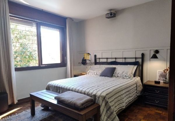 Apartamento de 3 dormitórios e vaga no bairro Petrópolis