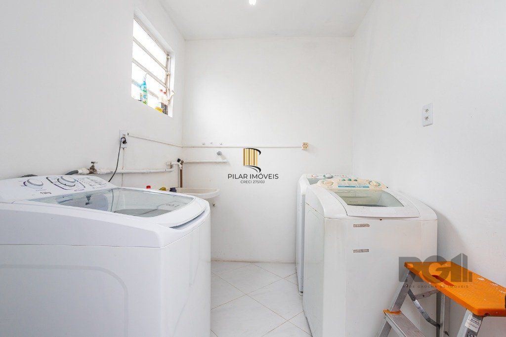 casa de 03 dorm, 02 banheiros , 03 vagas