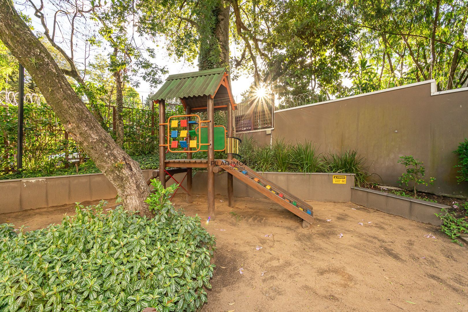 Apartamento no bairro Teresópolis de 2 dormitórios vaga e infra